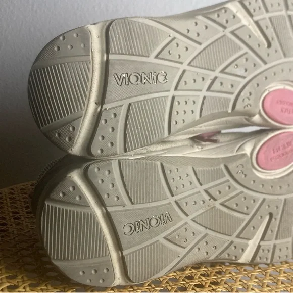 Vionic Cypress Trail Walker Hiking Boots - Picture 10 of 13